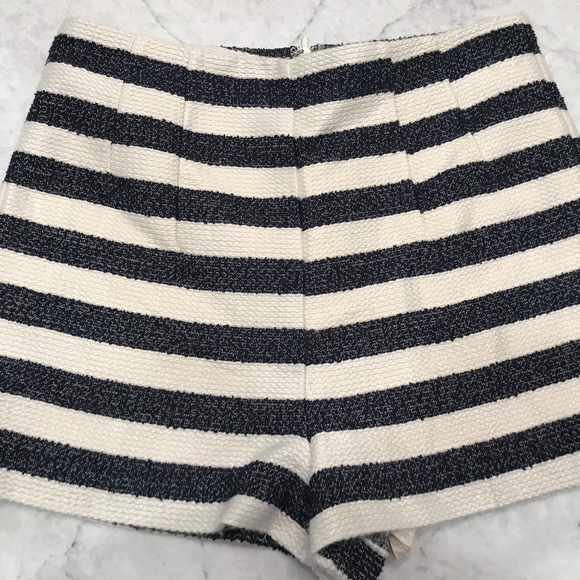 BCBGeneration High Waisted Shorts - Picture 2 of 3